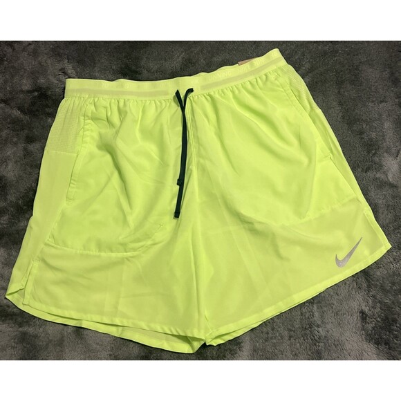 Medium MENS NIKE STRIDE RUNNING SHORTS  GHOST GREEN DM4761 358 - Picture 1 of 7